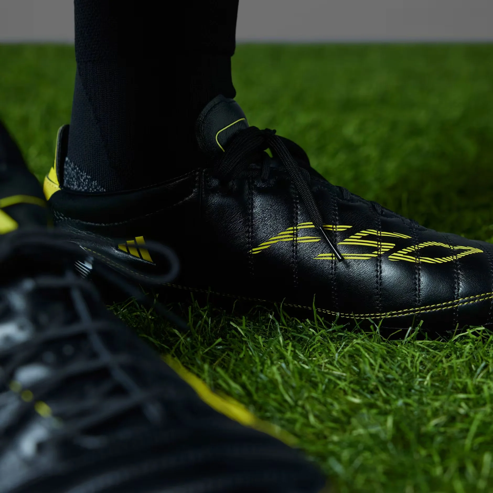 F50 ELITE LEATHER FG 2010 EDITION - Image 9